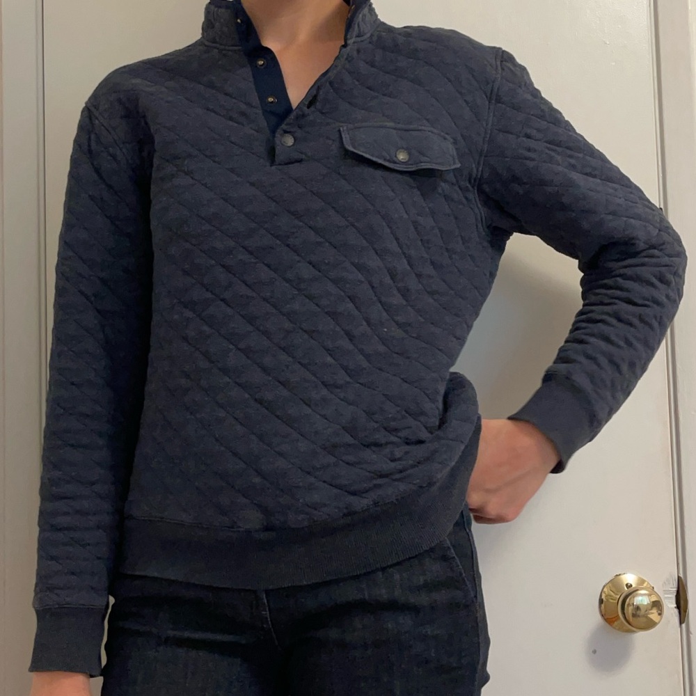Quilted blue pullover